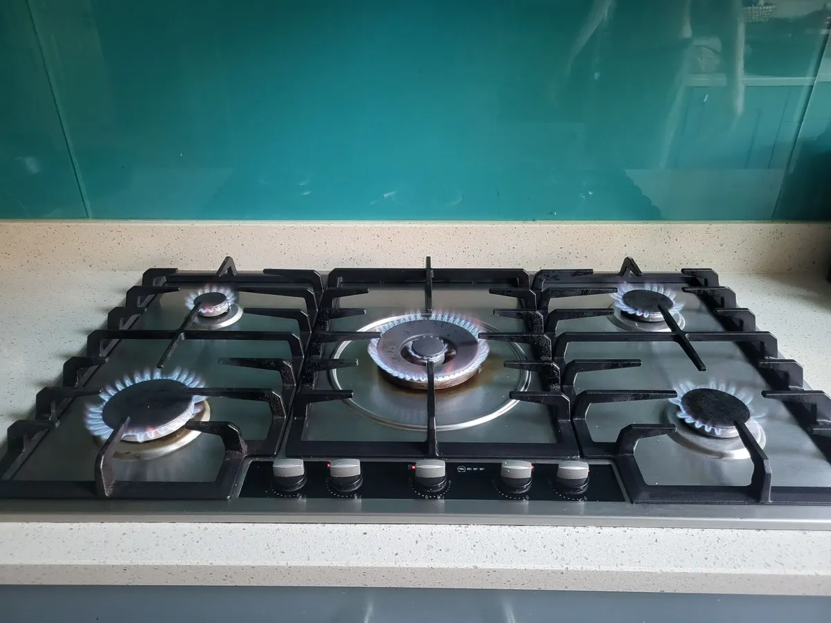Neff 5 Ring Gas Hob - Image 1