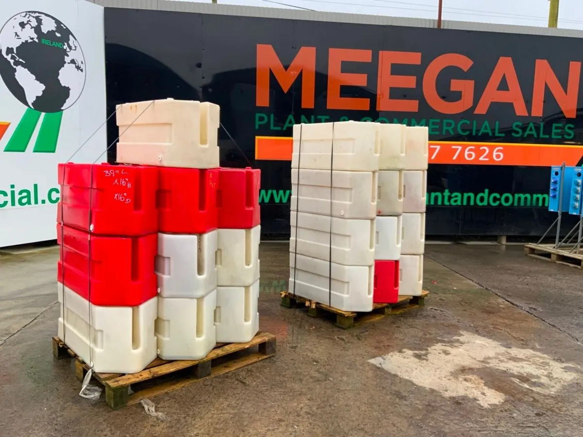 HERAS FENCING WATER BARRIER BASES.......1700t. - Image 1