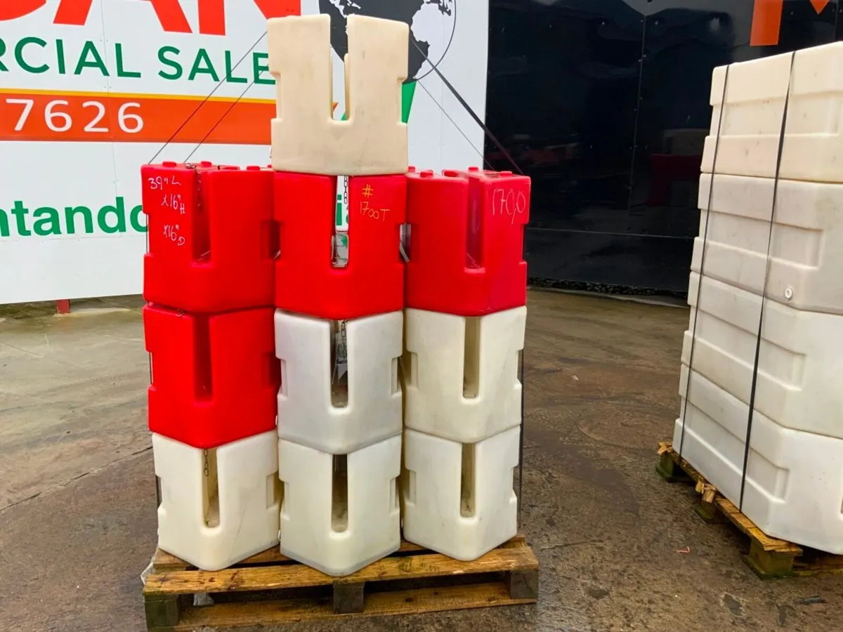 HERAS FENCING WATER BARRIER BASES.......1700t. - Image 3