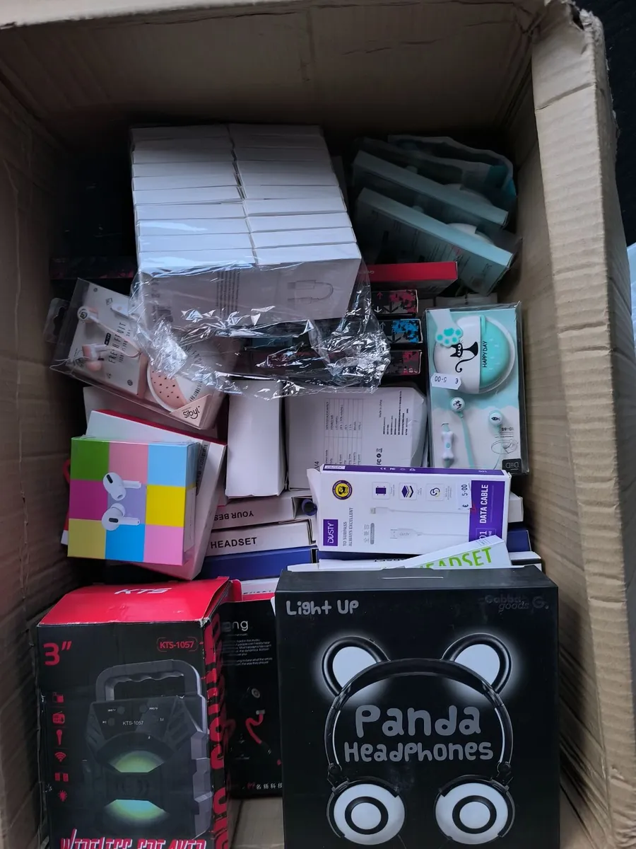 2 boxes of Mix of small electronics 260 pieces - Image 4