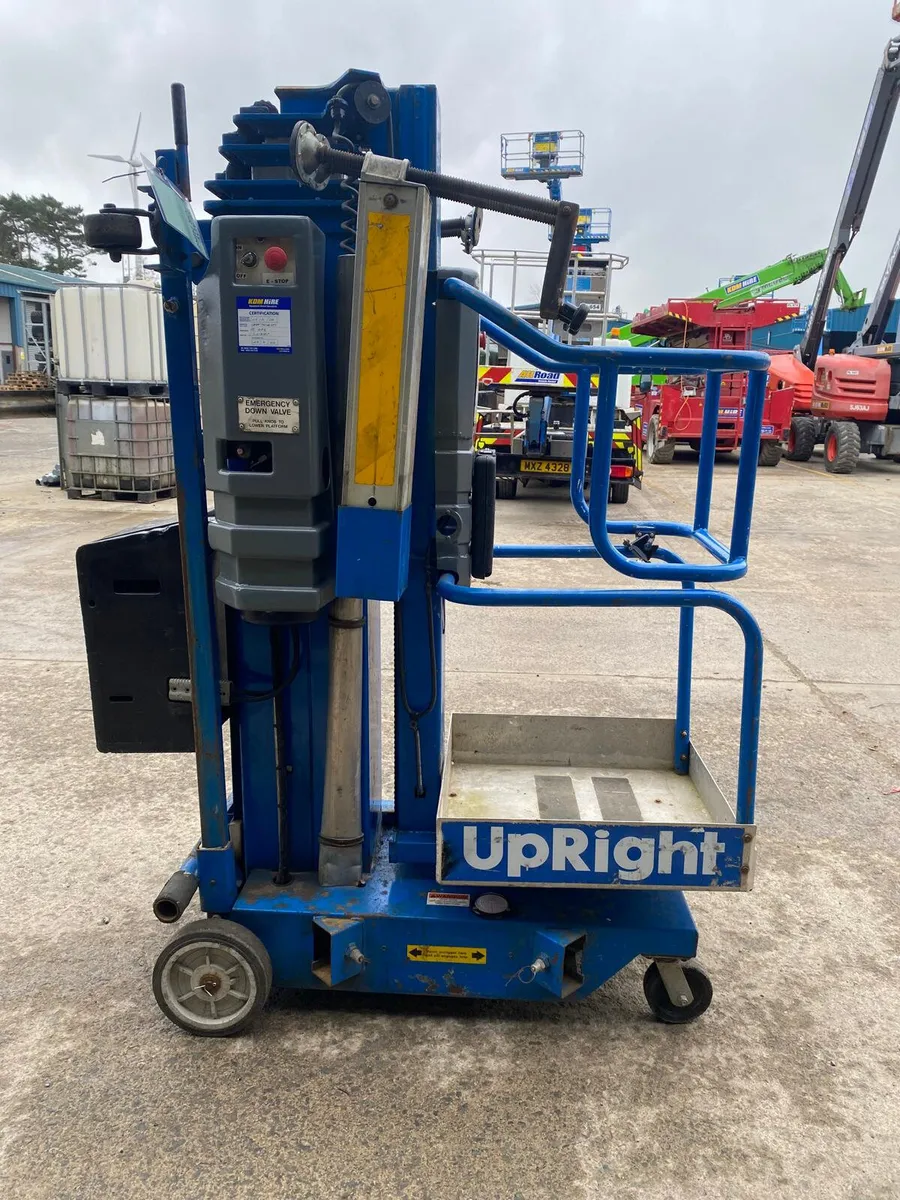 UPRIGHT UL25 31FT BATTERY POWERED PERSONNEL LIFT - Image 4