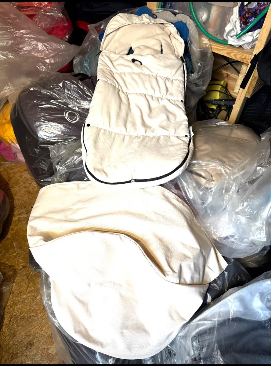 Bugaboo cameleon Fox Lynx sets in swords - Image 4