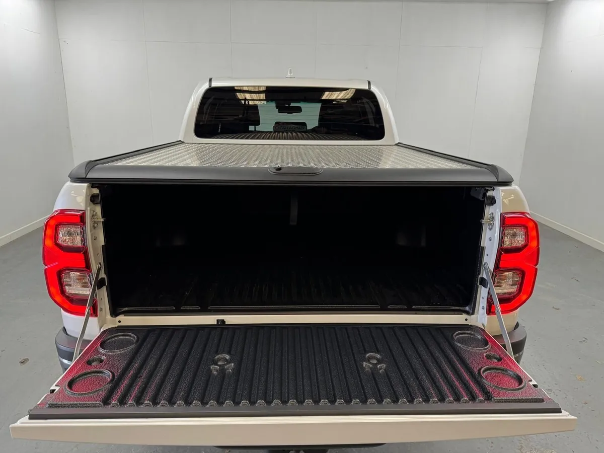 Mk9 Hilux Double Cab Alu Tonneau Cover TOYOTA - Image 1