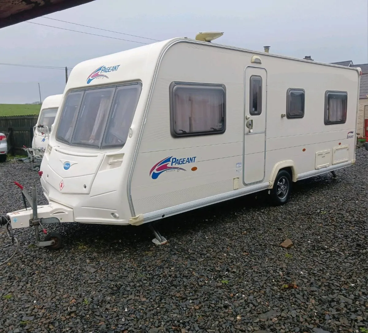 Bailey pageant burgundy , fixed bed , u lounge - Image 1