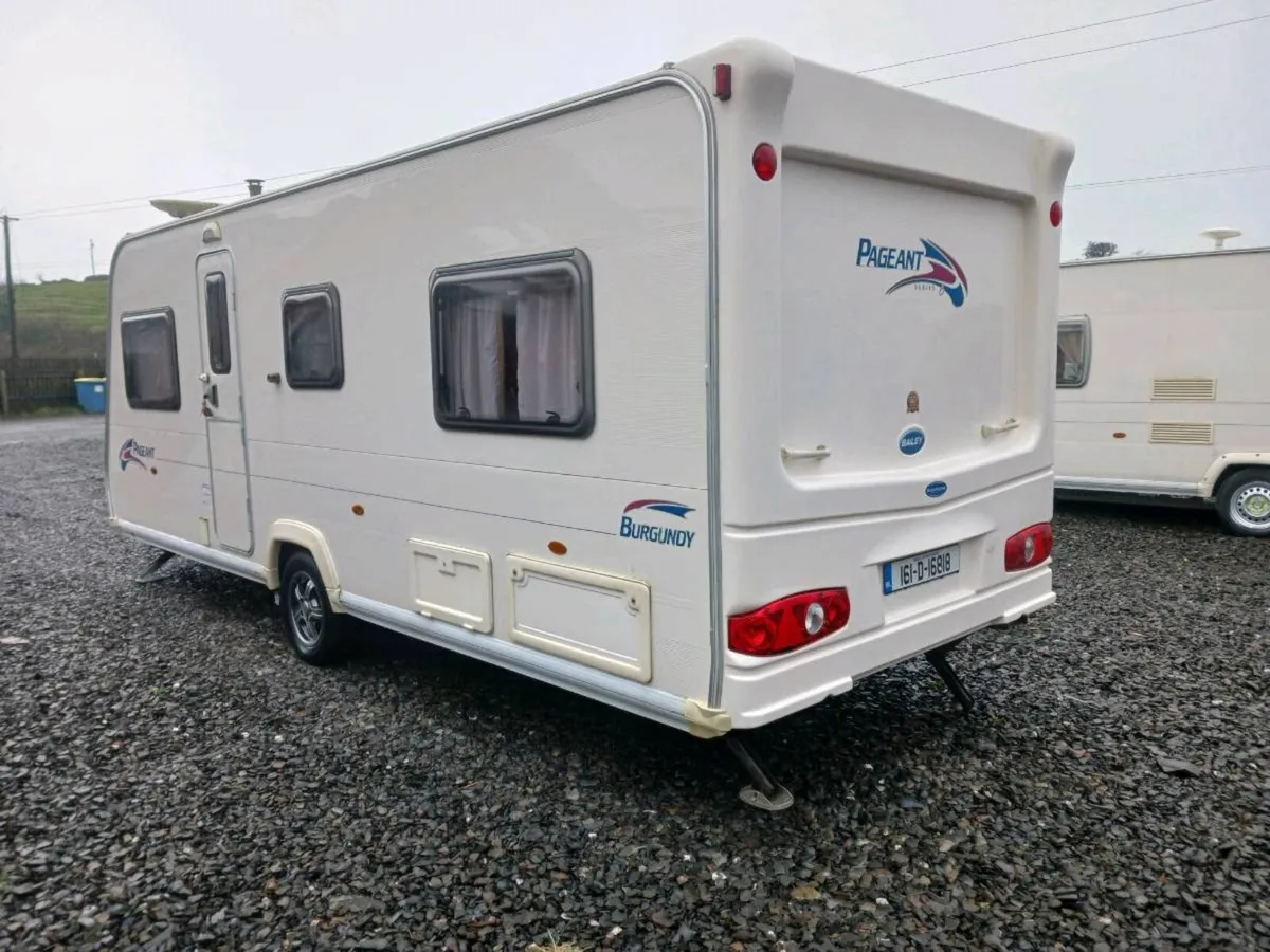 Bailey pageant burgundy , fixed bed , u lounge - Image 4