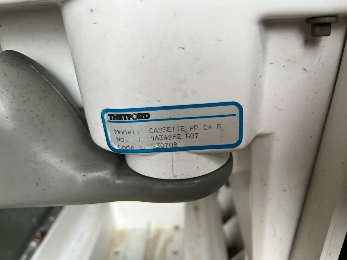 Thetford toilet - Image 3