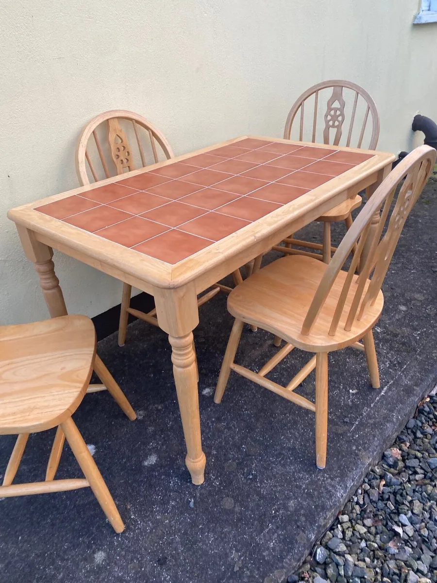 Kitchen table and chairs - Image 3