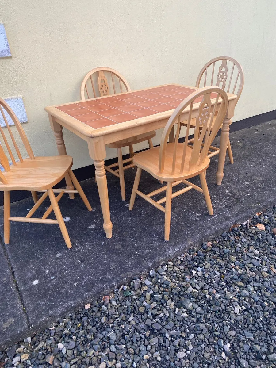 Kitchen table and chairs - Image 4