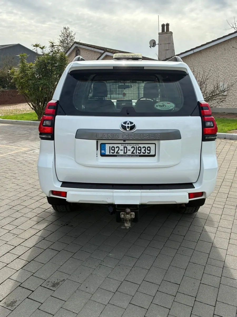 2019 (192) Toyota Landcruiser - Image 3