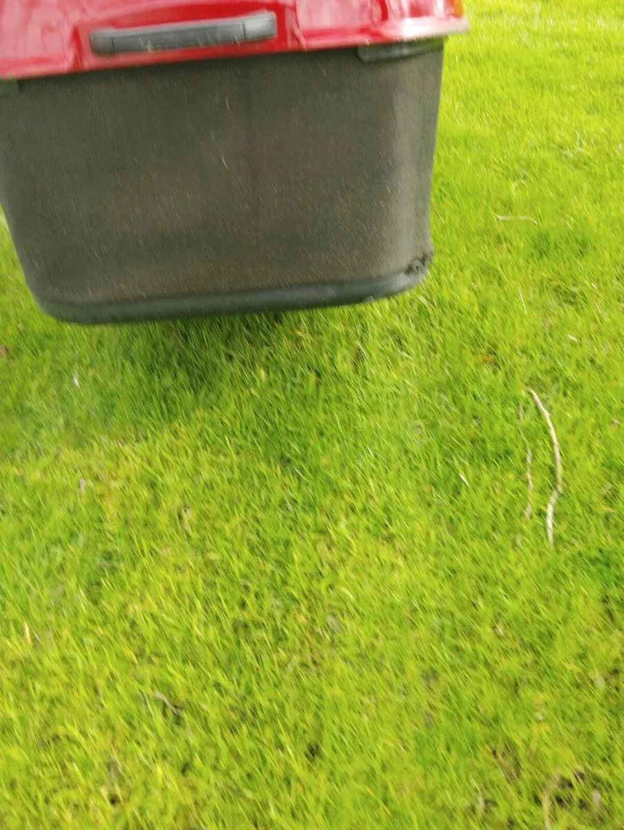 Craftsman 36 inch ride on lawnmower. - Image 2