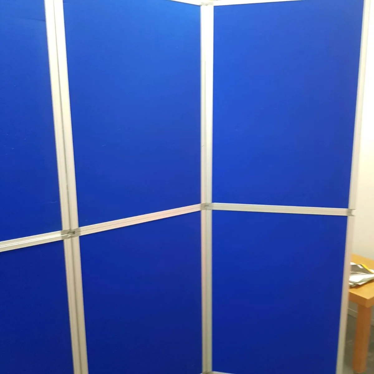 Nobo Pro 8 Panel Display + 3 Pull up Banners - Image 4