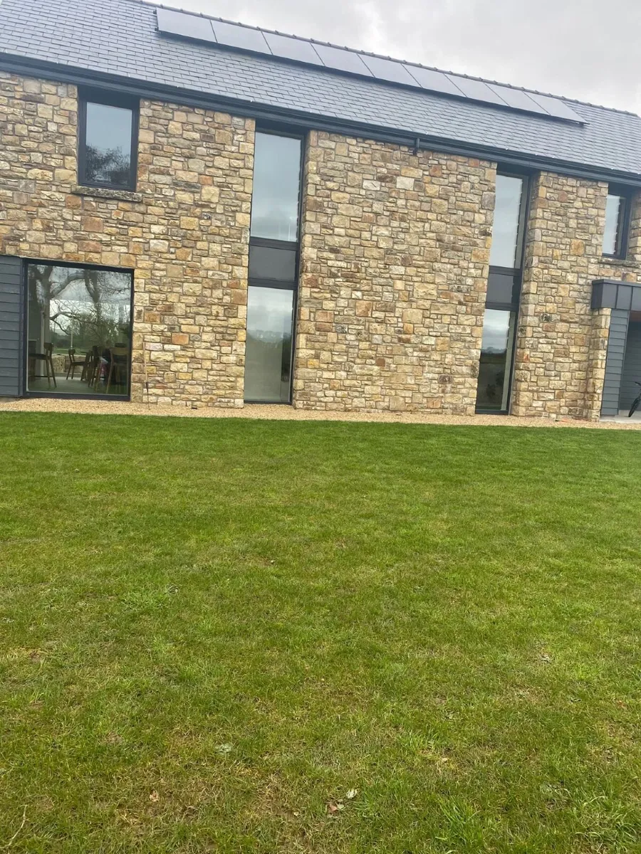 Original house stone (Drumkieran sandstone) - Image 1