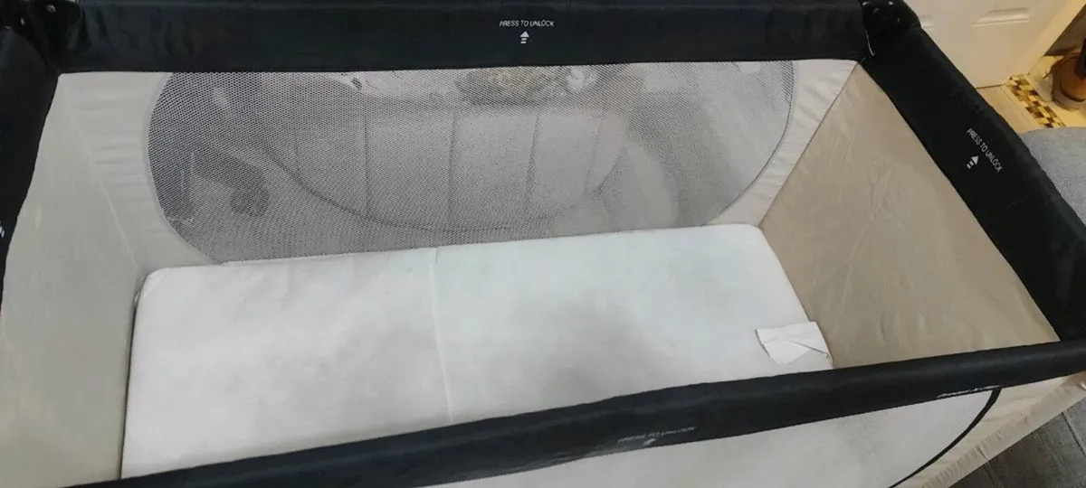 Hauck Dream Play    travel cot - Image 4