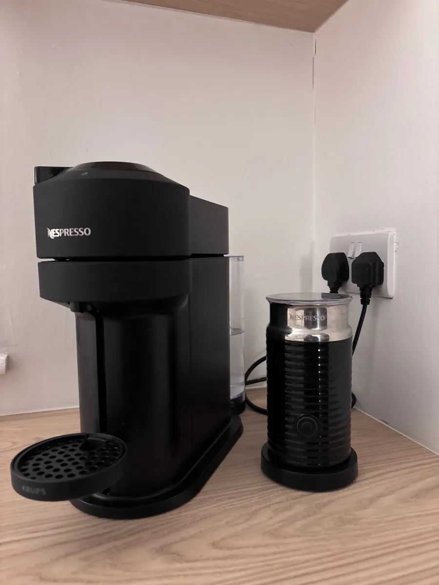 Nespresso Vertuo Next Coffee Machine w Aerocinno 3 - Image 1