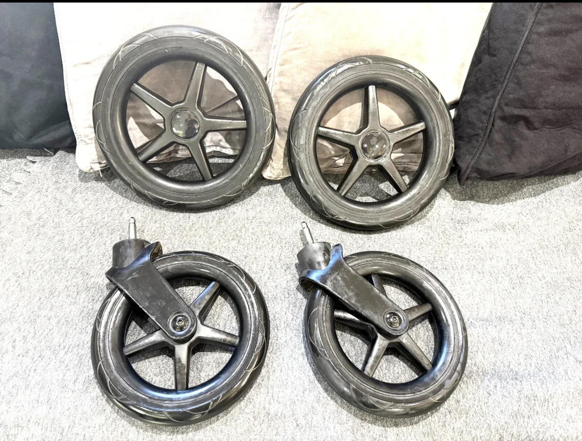 Bugaboo Donkey solid foam wheel set in Swords