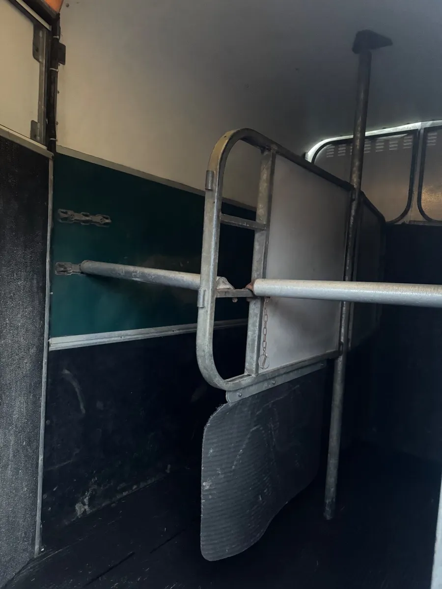 Ifor William Horse box - Image 4