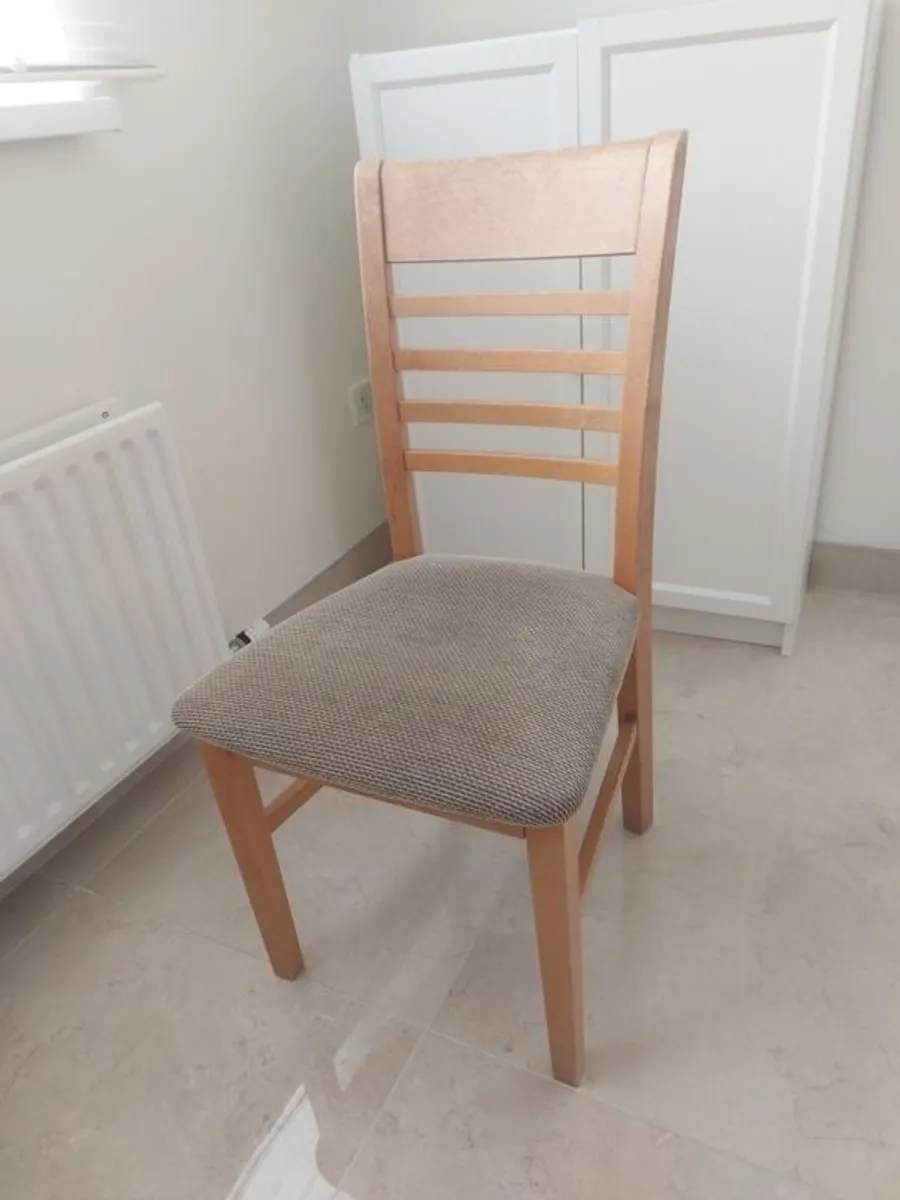 table with chairs - Image 4