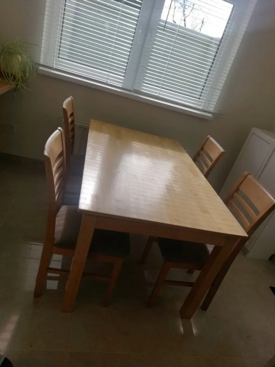 table with chairs - Image 1