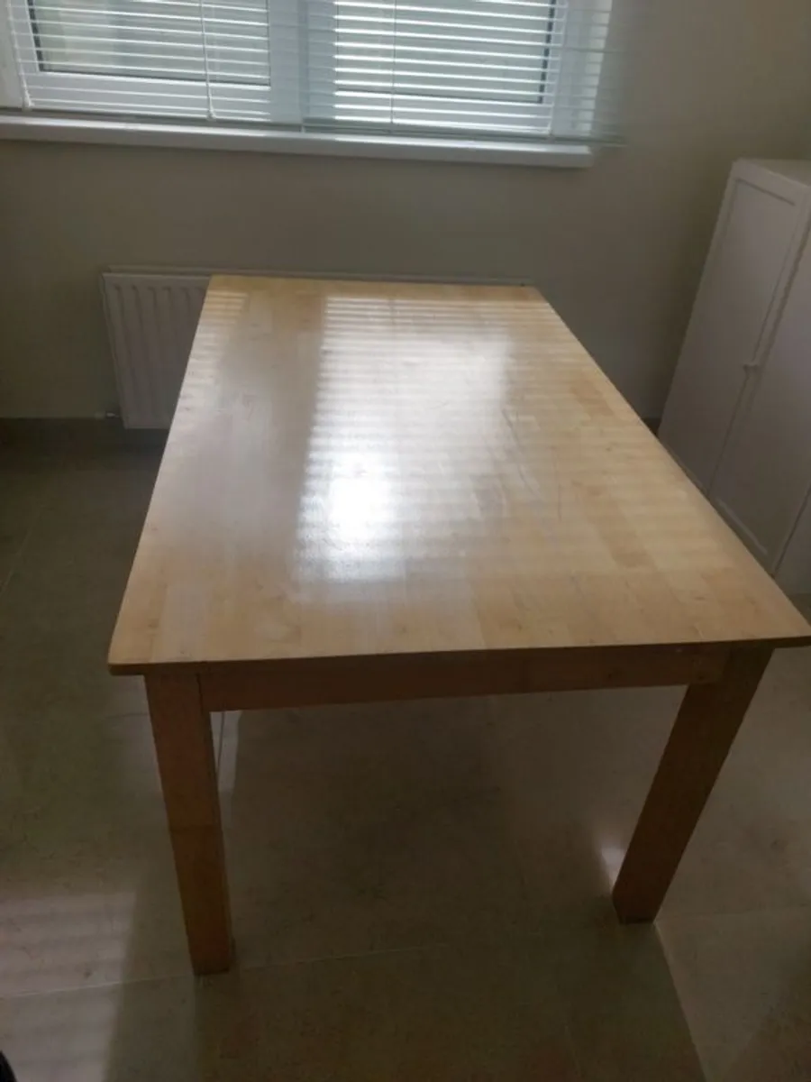 table with chairs - Image 2