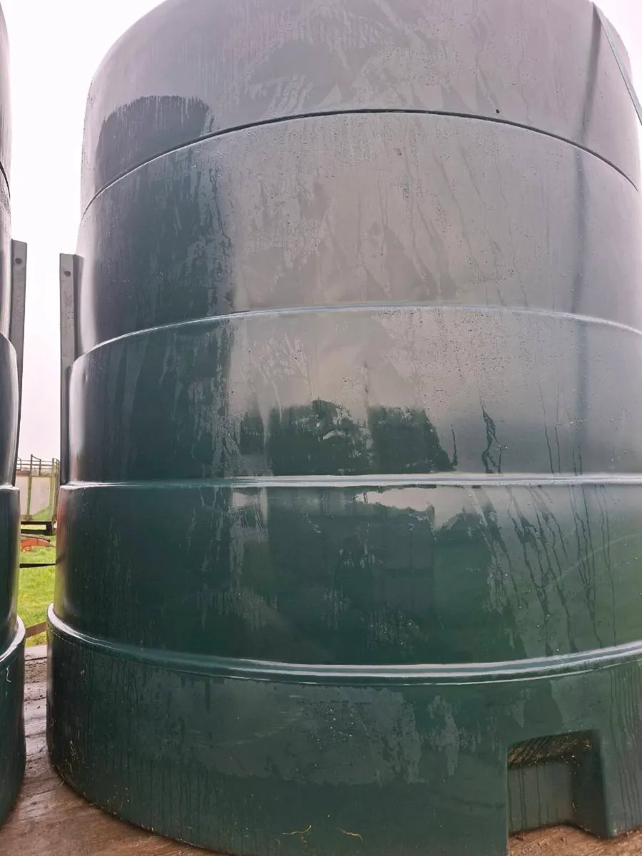 Oil tank - Image 1