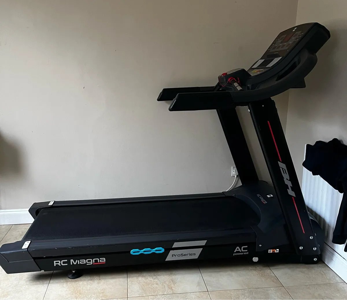 22km BH magna AC series treadmill 150kg capacity - Image 1