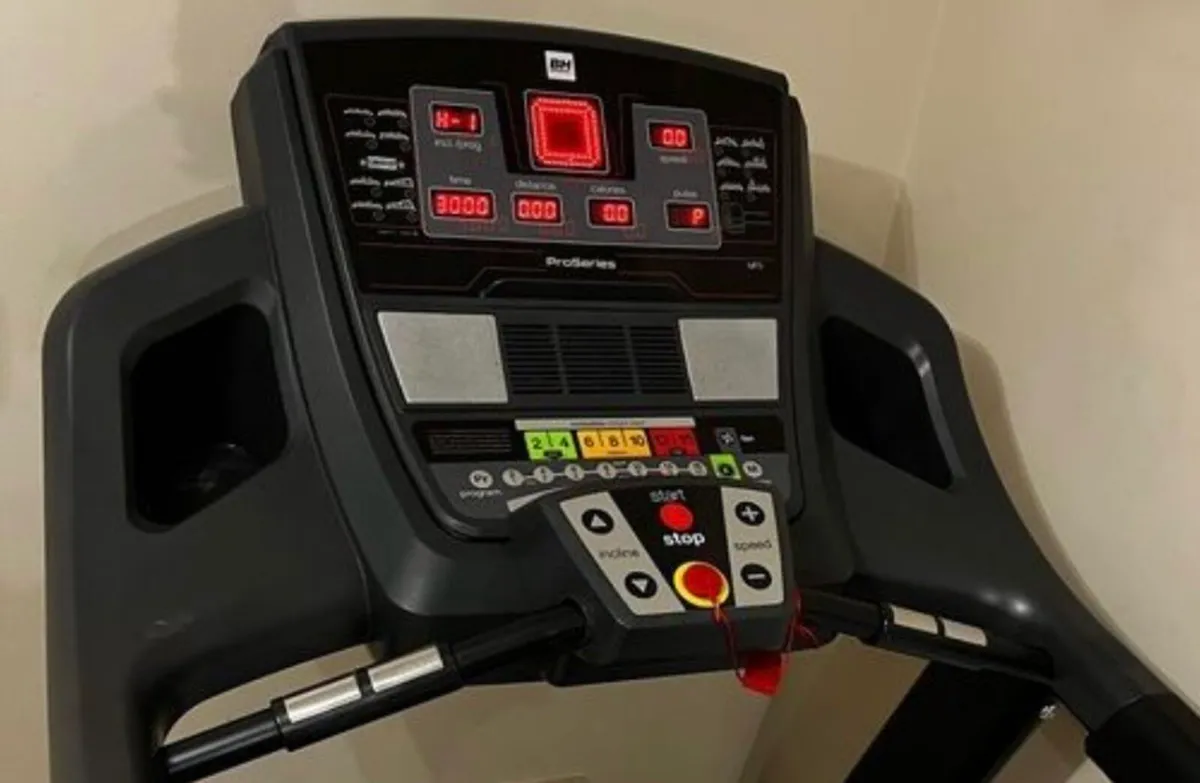22km BH magna AC series treadmill 150kg capacity - Image 2