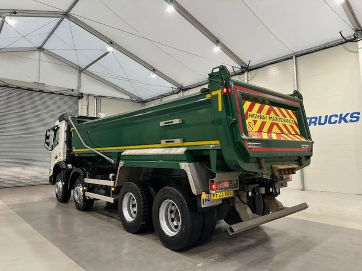Volvo  FMX 420 8x4 Day Cab Steel Tipper - Image 4