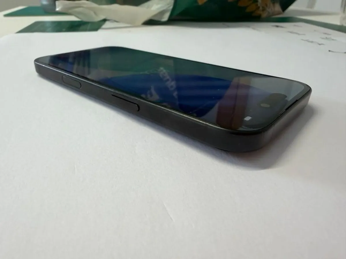 Iphone 16 Black 128GB - Image 4