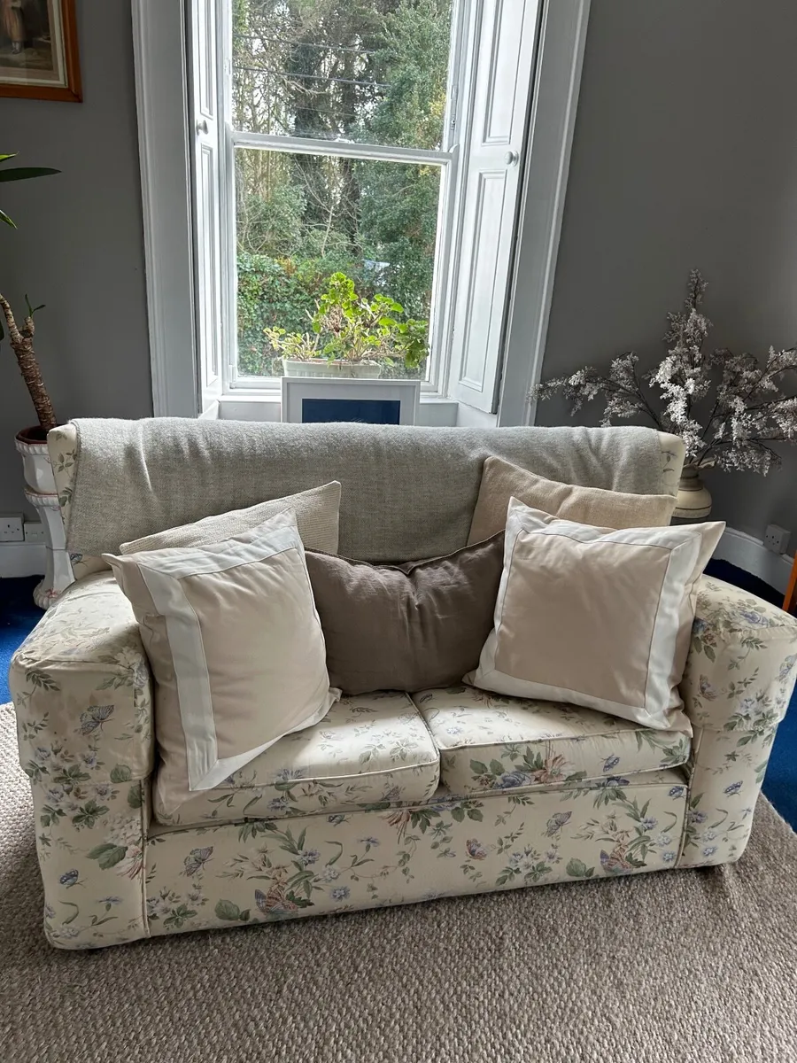 FREE 3 piece vintage living room suite - Image 4