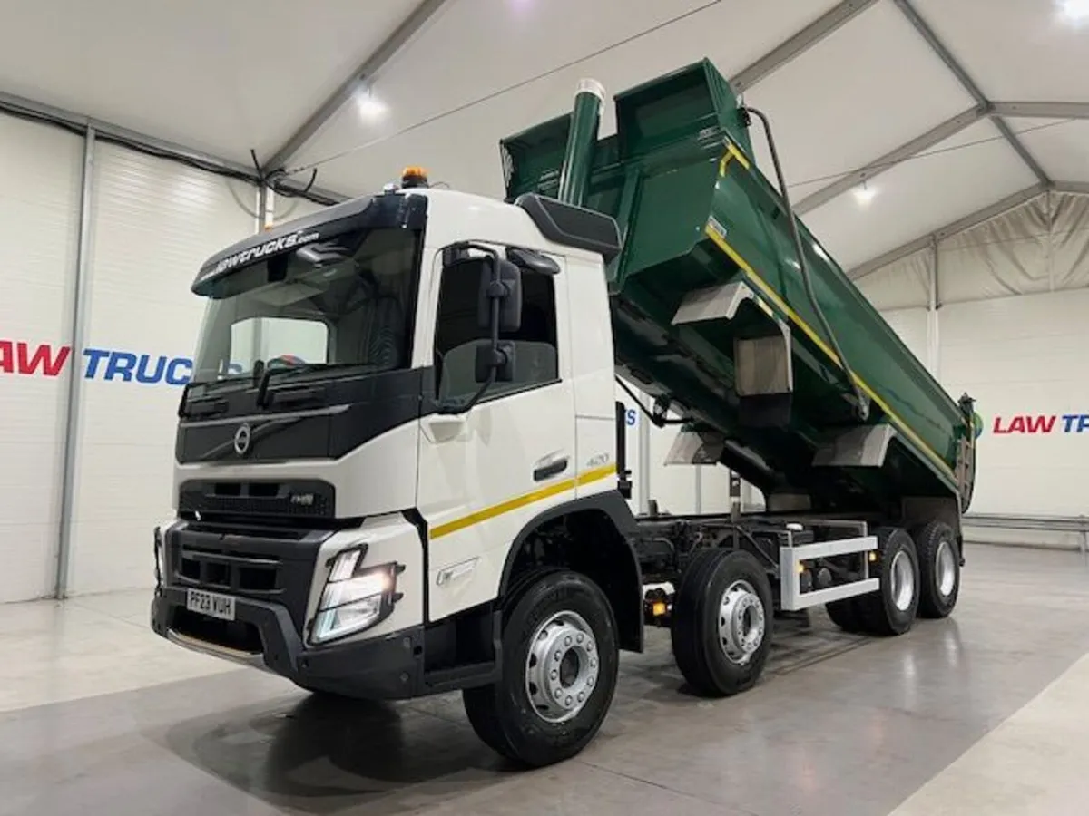 Volvo  FMX 420 8x4 Day Cab Steel Tipper - Image 2