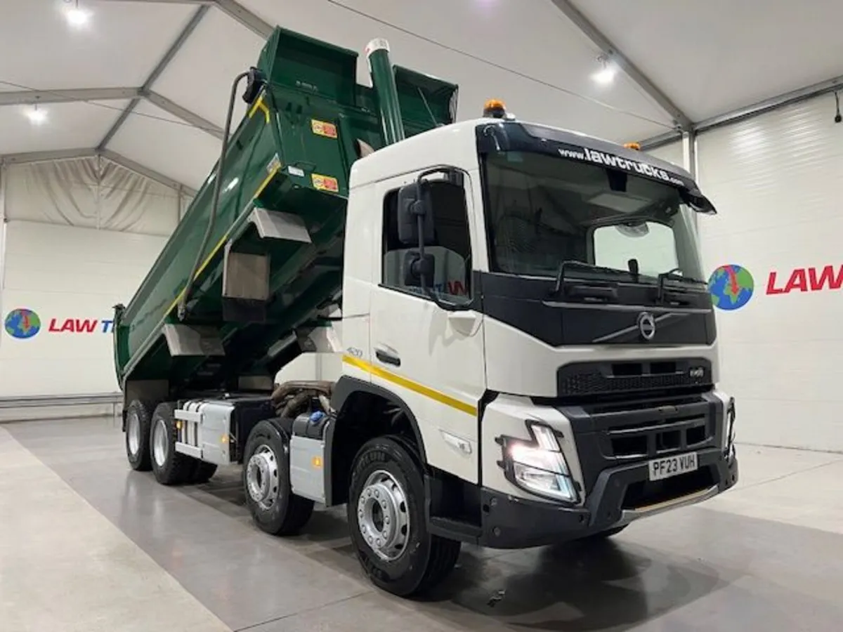 Volvo  FMX 420 8x4 Day Cab Steel Tipper - Image 3