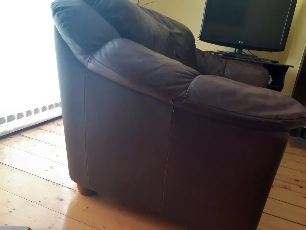 2 Seater Italian Leather Sofa - Image 2