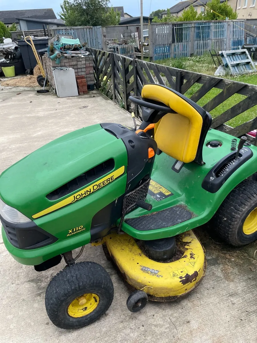 John Deere X110 Lawnmower - Image 1