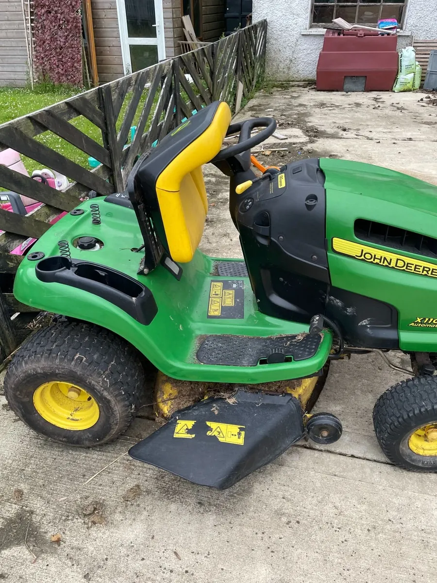 John Deere X110 Lawnmower - Image 2