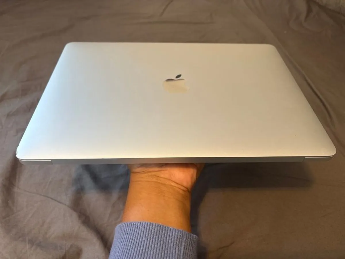Macbook - Image 2