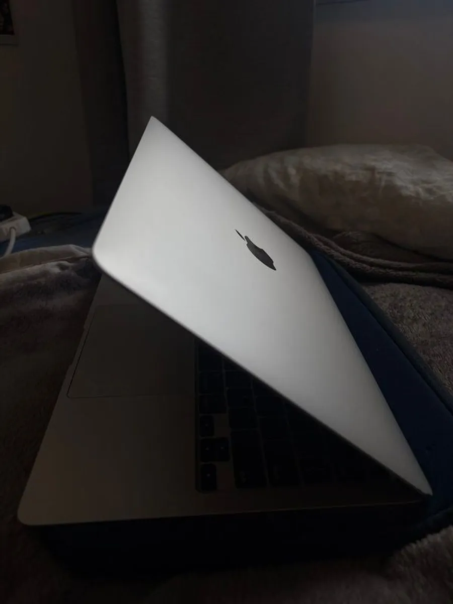 Macbook - Image 3