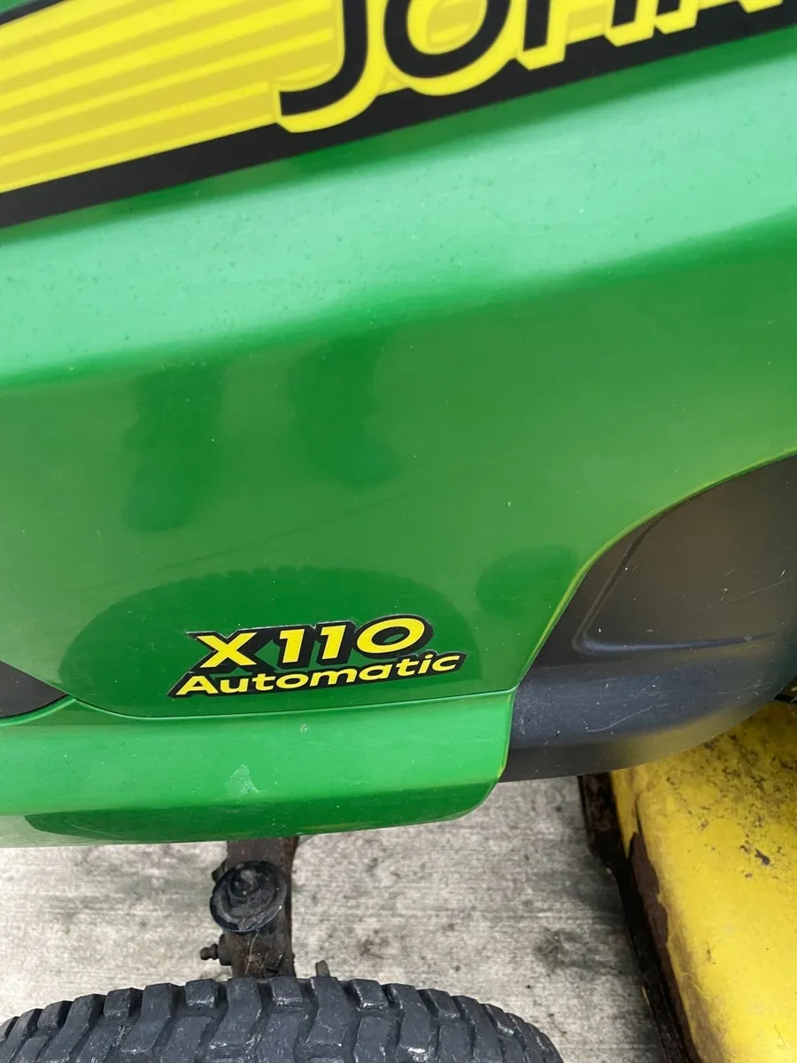 John Deere X110 Lawnmower - Image 4