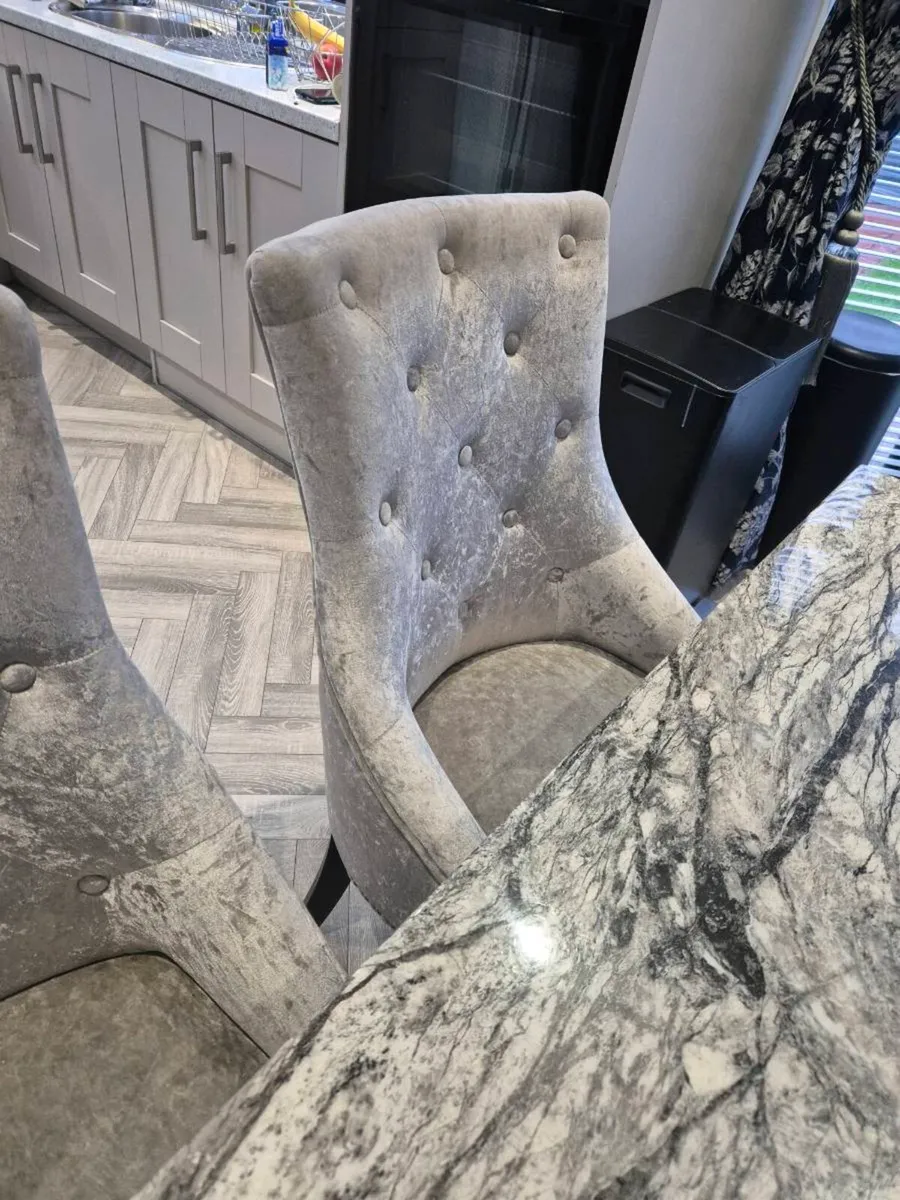 Marble table and 6 chairs - Image 4