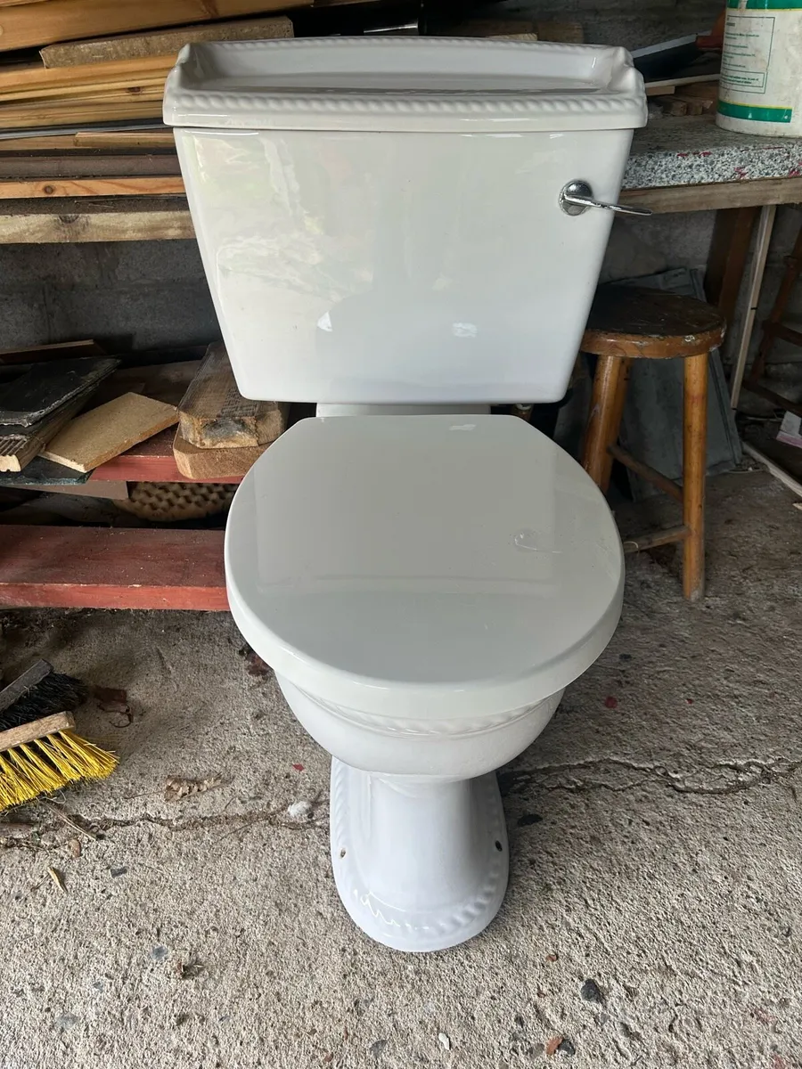 Bathroom suite - Image 2