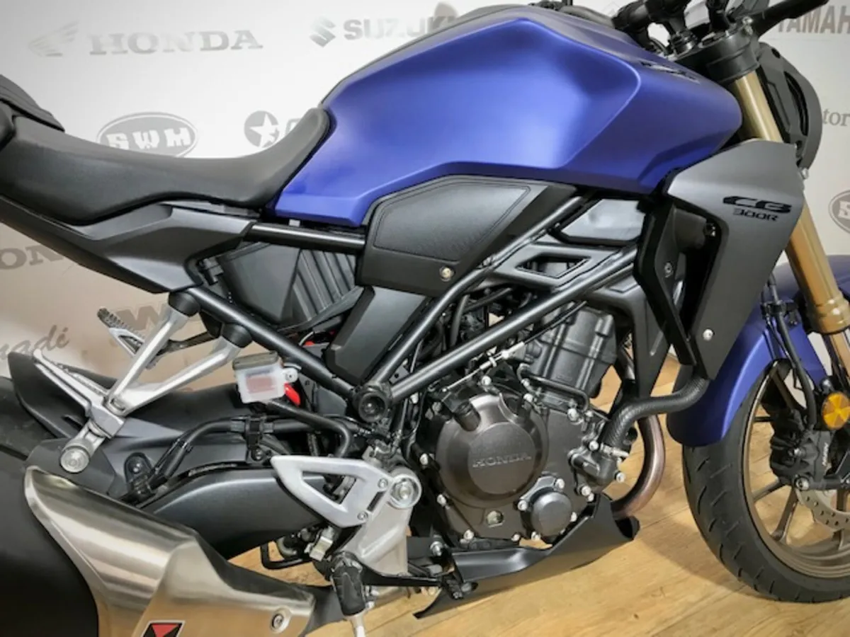PRE-OWNED Honda CB300R 2024 - Image 4