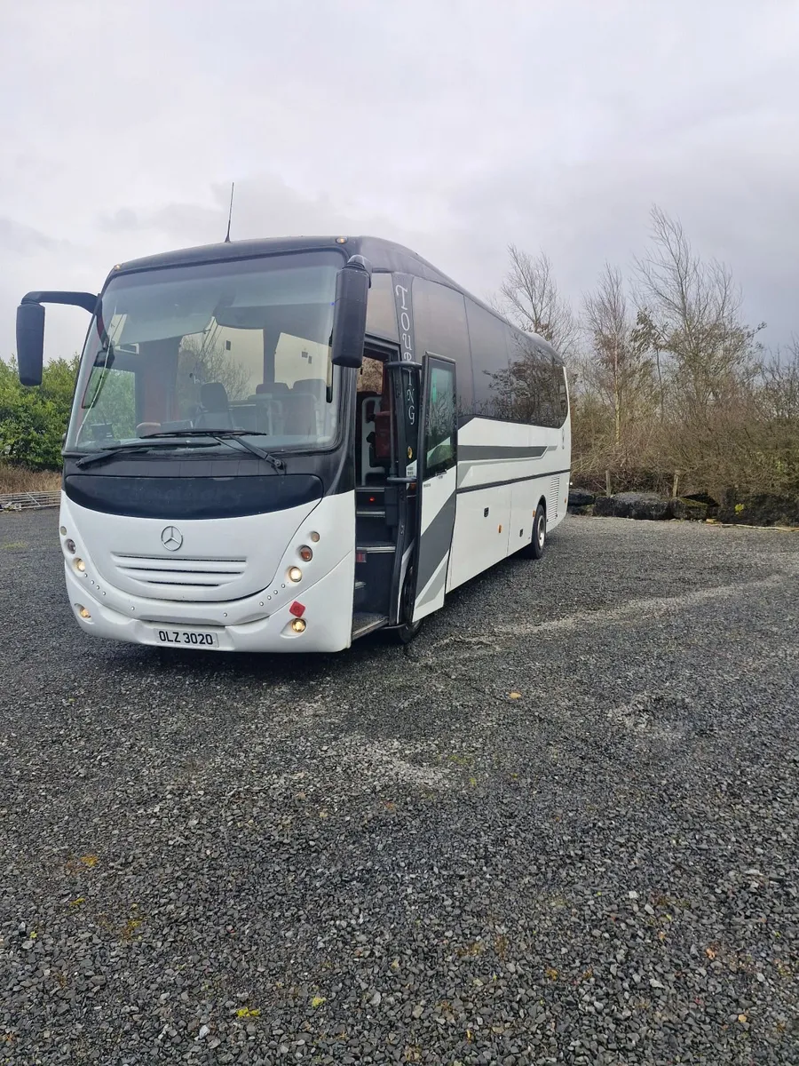 Mercedes-Benz  unvi touring - Image 1