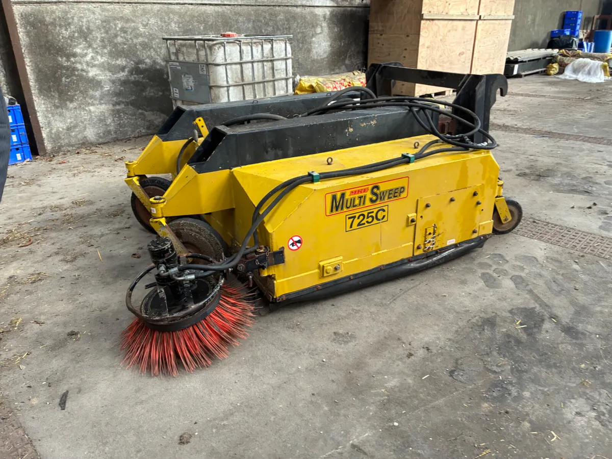 15 Multi sweep 725c bucket sweeper c/w side brush - Image 4