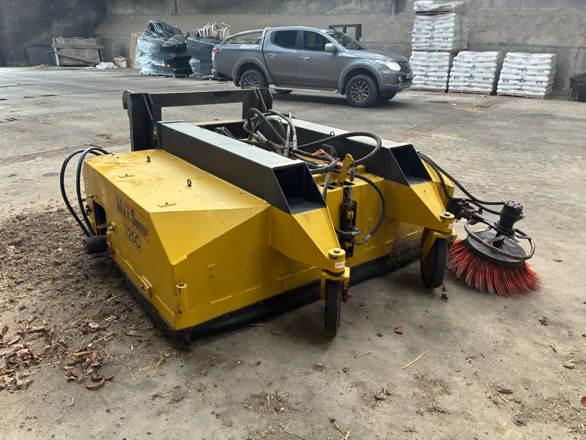 15 Multi sweep 725c bucket sweeper c/w side brush - Image 1