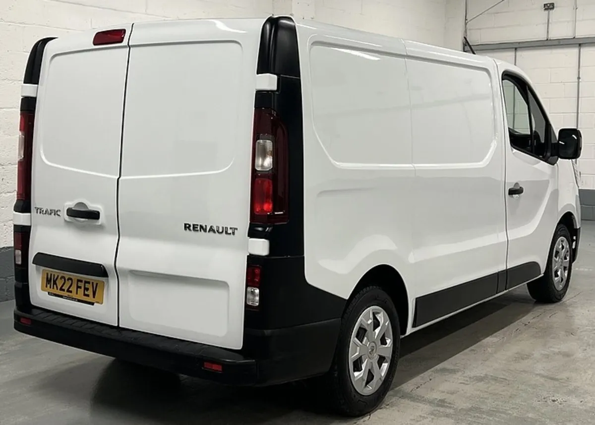 2022 Renault Trafic Panel Van - Image 2