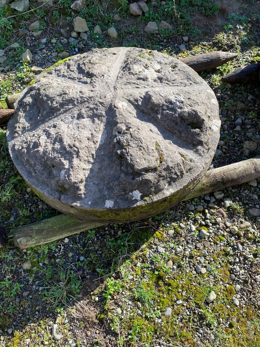 Limestone peer Cappins - Image 1