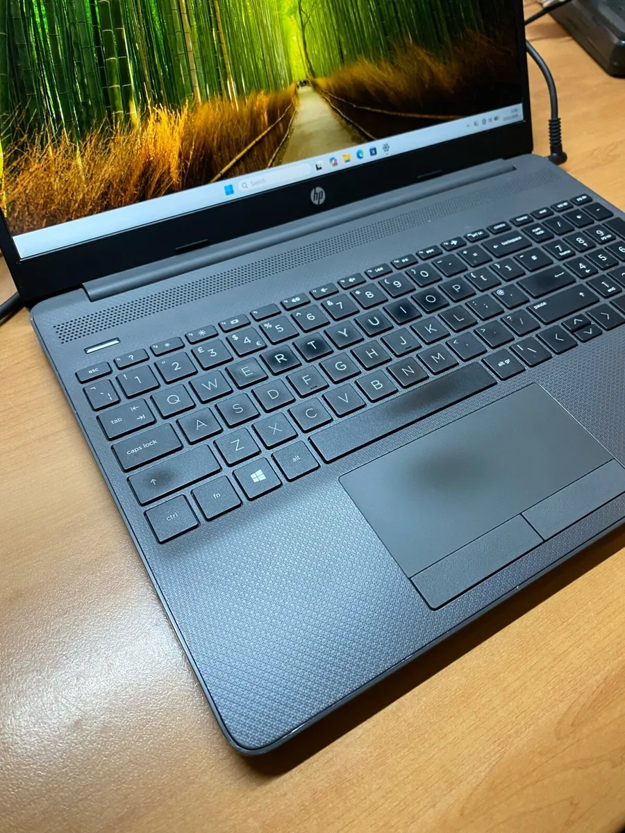HP Laptop i5 pro 10gen 8/256 windows 11 - Image 3