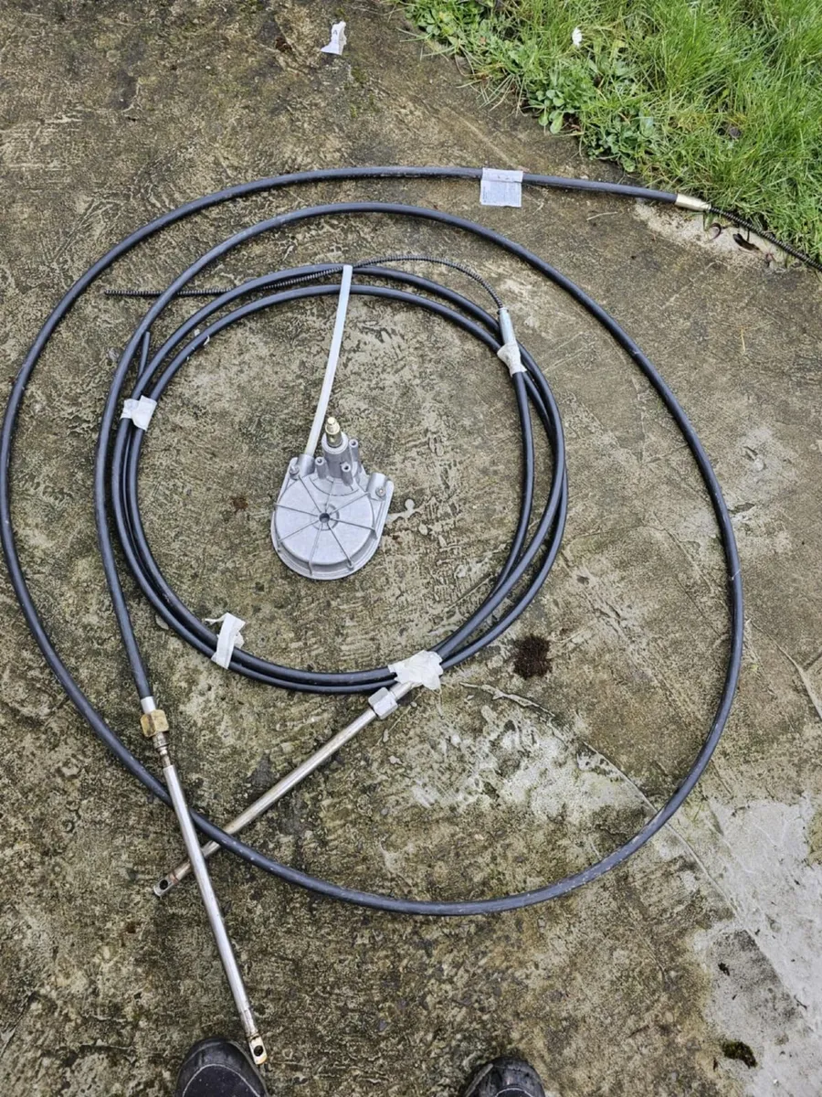 anchor, fish sonar, roller, stering lines - Image 3