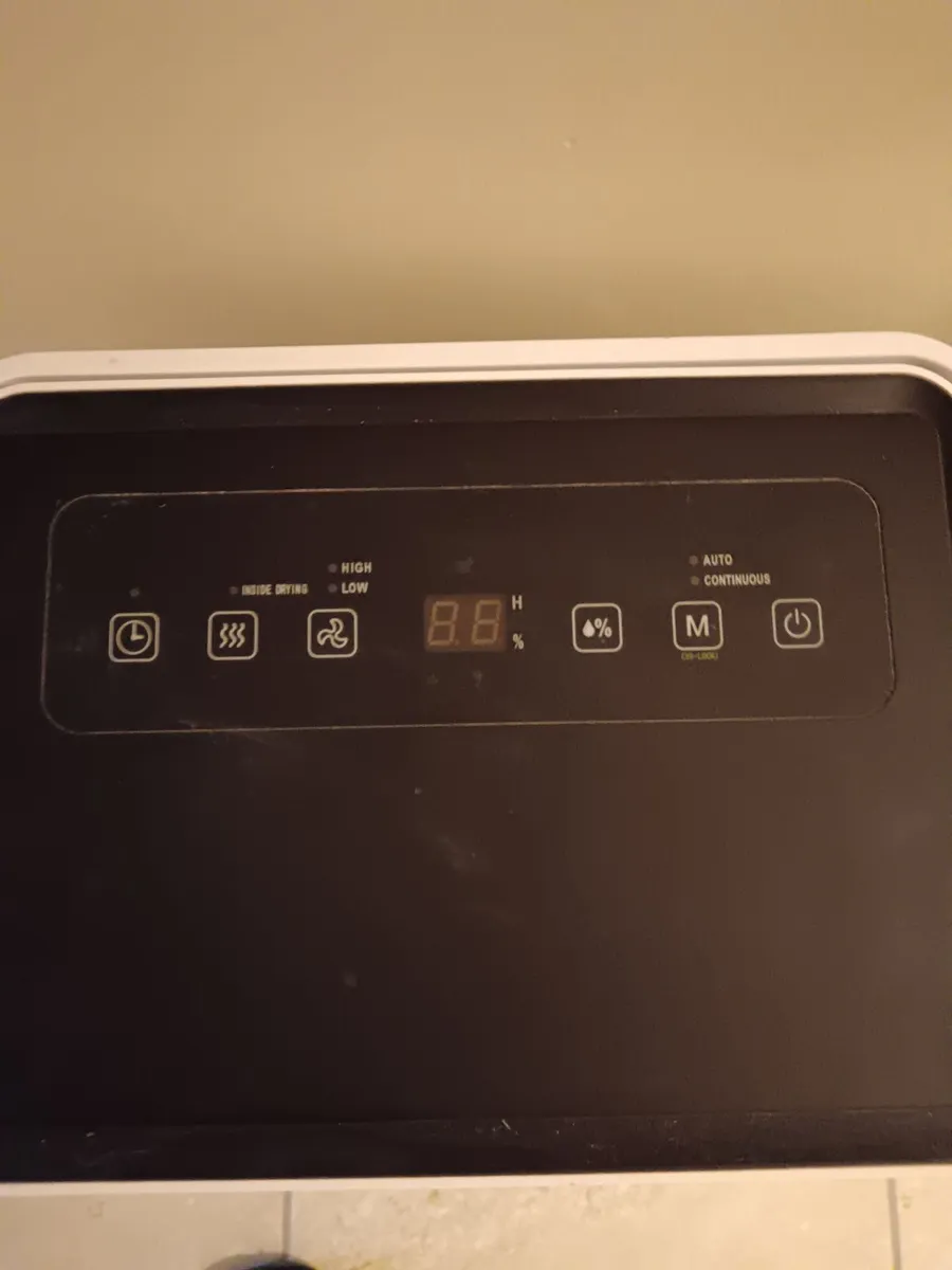 4 dehumidifiers - Image 2