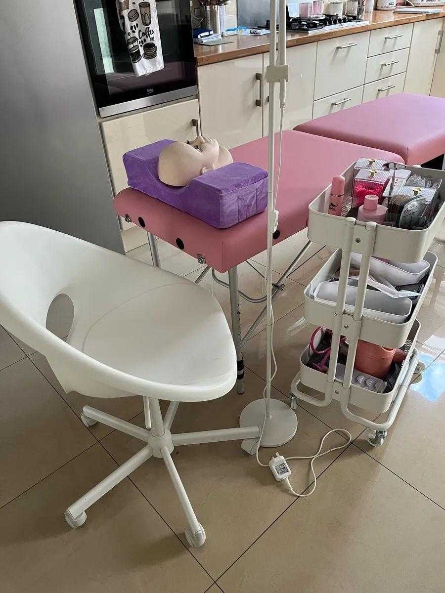 Beauty/massage table, chair and trolley - Image 4