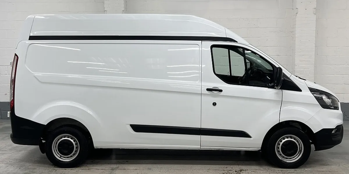 2023 Ford Transit Custom Panel Van - Image 4